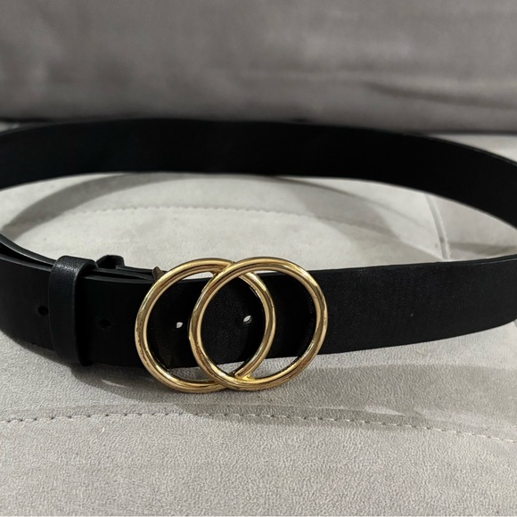 Accessories - Classic Black Leather Belt with Gold Double Ring Buckle